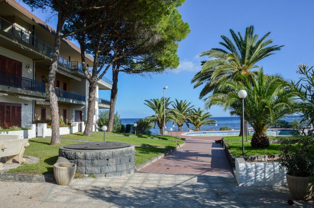 Paradise Beach Giardini Naxos Esterno foto